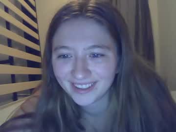 girl
        nakedmomma cam image #140213