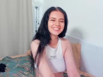 girl
        elfas_cute cam image #96639