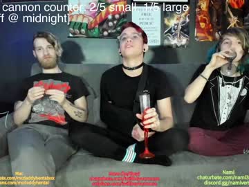 couple
        thecouchcast cam image #46388