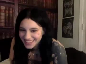 girl
        goth_thot cam image #151562