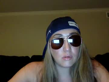 girl
        greenjean420 cam image #100383