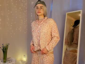 girl
        peggy_blonde cam image #179239