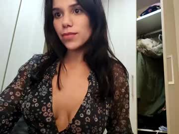 girl
        yourbonie cam image #68381