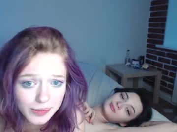 couple
        mollycodle cam image #19225