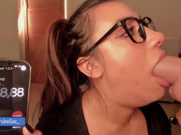 girl
        itsbellax cam image #123717