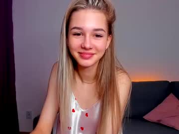girl
        holly_cook cam image #19873