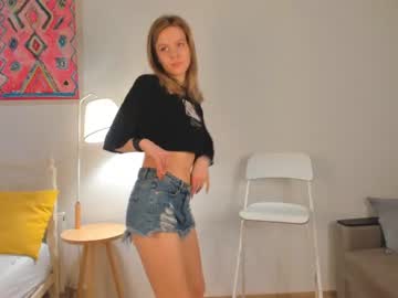 girl
        conniesperry cam image #54941