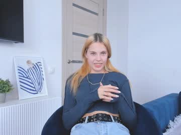 girl
        vibe_house cam image #193121