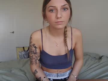 girl
        emiefox2 cam image #255845