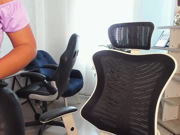 couple
        emillybrowm cam image #16254