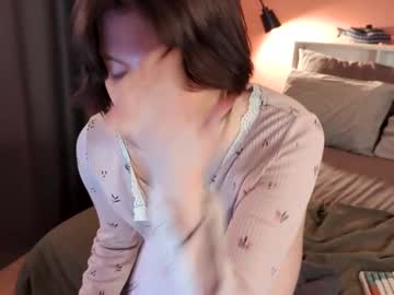 girl
        sugar_tomato cam image #258726