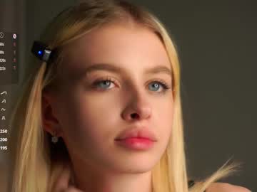 girl
        lunnadew cam image #258715