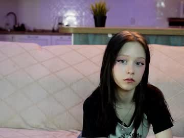 girl
        garynbinford cam image #255776