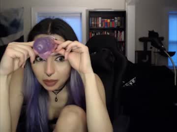 girl
        runacrow cam image #85332