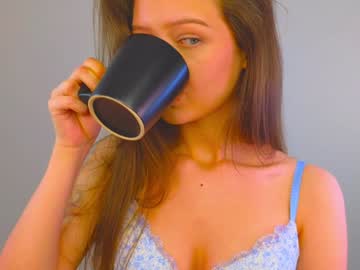 girl
        itwasinstwilight cam image #177557