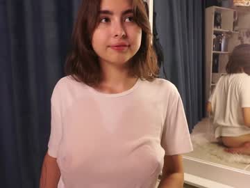 girl
        florablanch cam image #178640