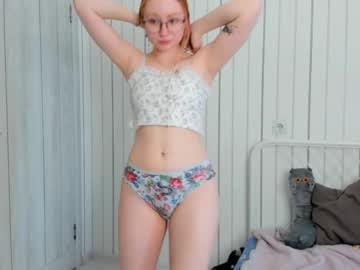 girl
        afradenmon cam image #178683