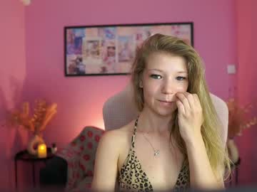girl
        missicute18 cam image #255760