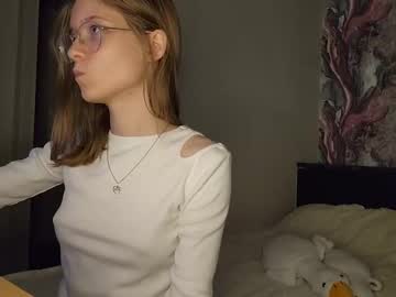 girl
        lowress cam image #241537