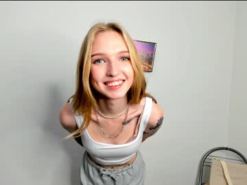 girl
        nobarbie cam image #106173