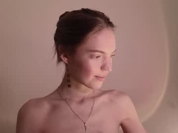 girl
        shiningstarrr cam image #224816