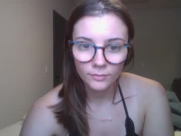 girl
        arden_23 cam image #150196