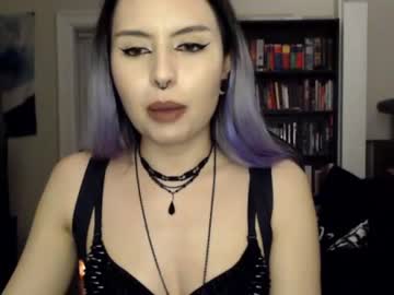 girl
        runacrow cam image #85282