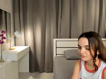girl
        julianabritt cam image #266739