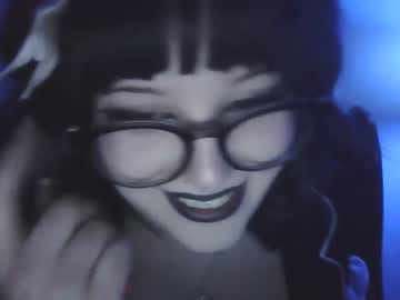 girl
        lottiepoppie cam image #142322