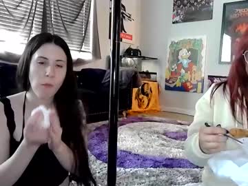 girl
        mayhem4ever cam image #190427