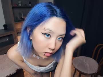 girl
        miilkywaaay cam image #103571