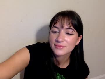 girl
        sage_crystal cam image #108916