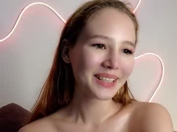 girl
        dolly_kitt cam image #205814