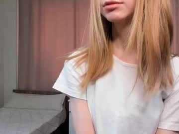girl
        lynetcheckley cam image #256309