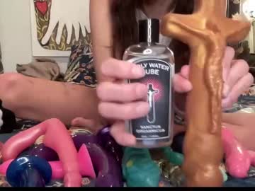 girl
        skinnybitch4211 cam image #140841
