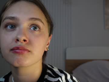 girl
        evi_woow cam image #165804
