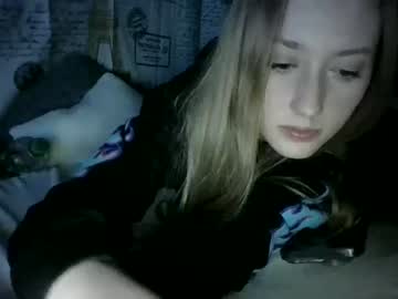 girl
        petitetinybabe cam image #113455