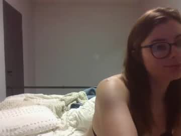 girl
        arden_23 cam image #150226