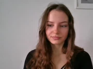 girl
        samanthalittle cam image #31042