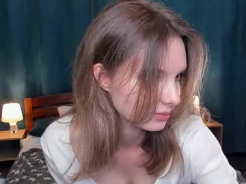 girl
        mia_sing_ cam image #203924