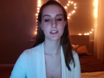 girl
        mia_little_witch cam image #79848