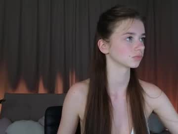 girl
        kelsiwest cam image #264873