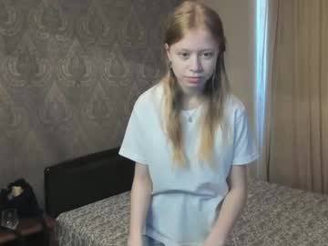 girl
        keeleycoldwell cam image #176790