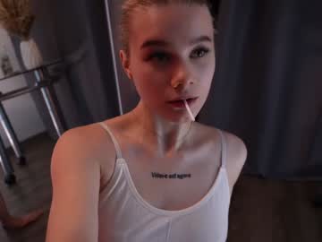 girl
        anna_royal_ cam image #187126