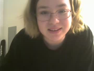 girl
        ftarh18 cam image #86259