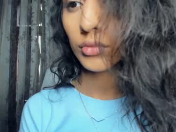 girl
        suzannedavise cam image #125984
