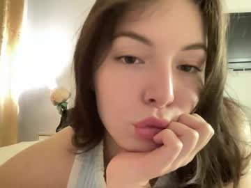 girl
        carlypops cam image #193650
