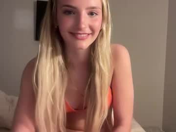 girl
        brandiluvv cam image #243513