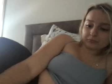 girl
        lilchloelovee cam image #172582