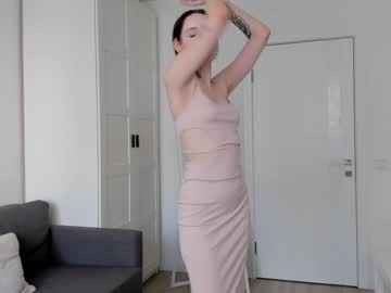 girl
        teya_moon cam image #194736